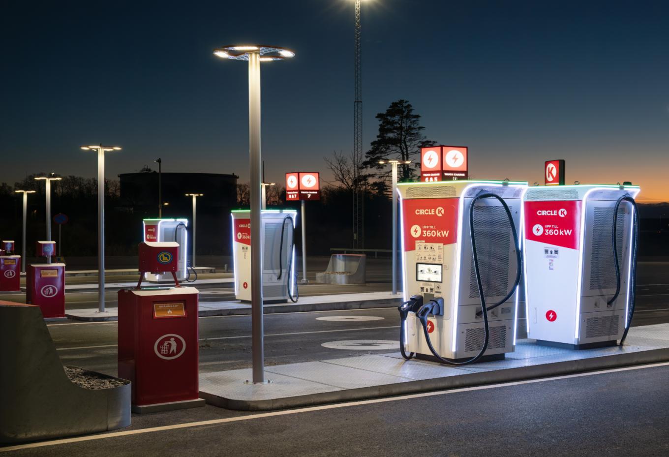 Circle K Truck Charge laadpunten in de avond