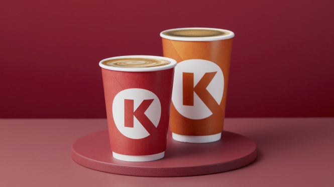 Twee koffie's uit de Circle K store